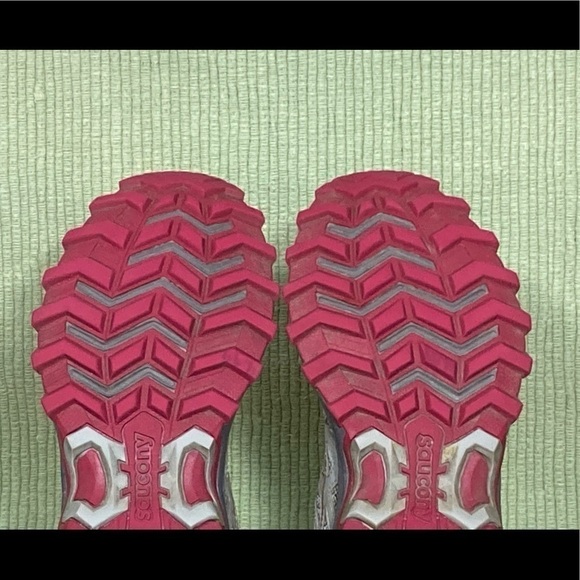 Saucony Women's Excursion TR 11 Grey Red Trail/Running Sneaker Shoes Size 7 - Picture 8 of 11